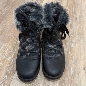 Wanted Furry Lace Up Winter Boots. Size 8. Black.